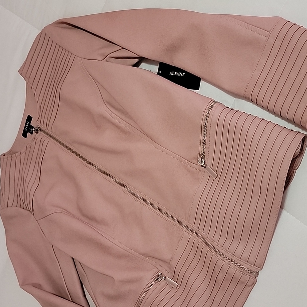Zipper Closure Jacket - Picture 2 of 4